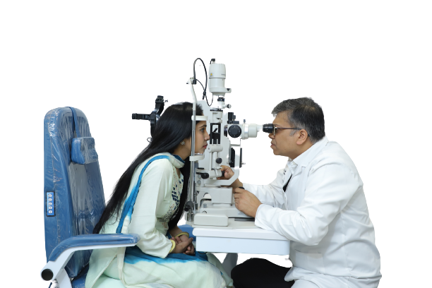 retina specialist doing eye test