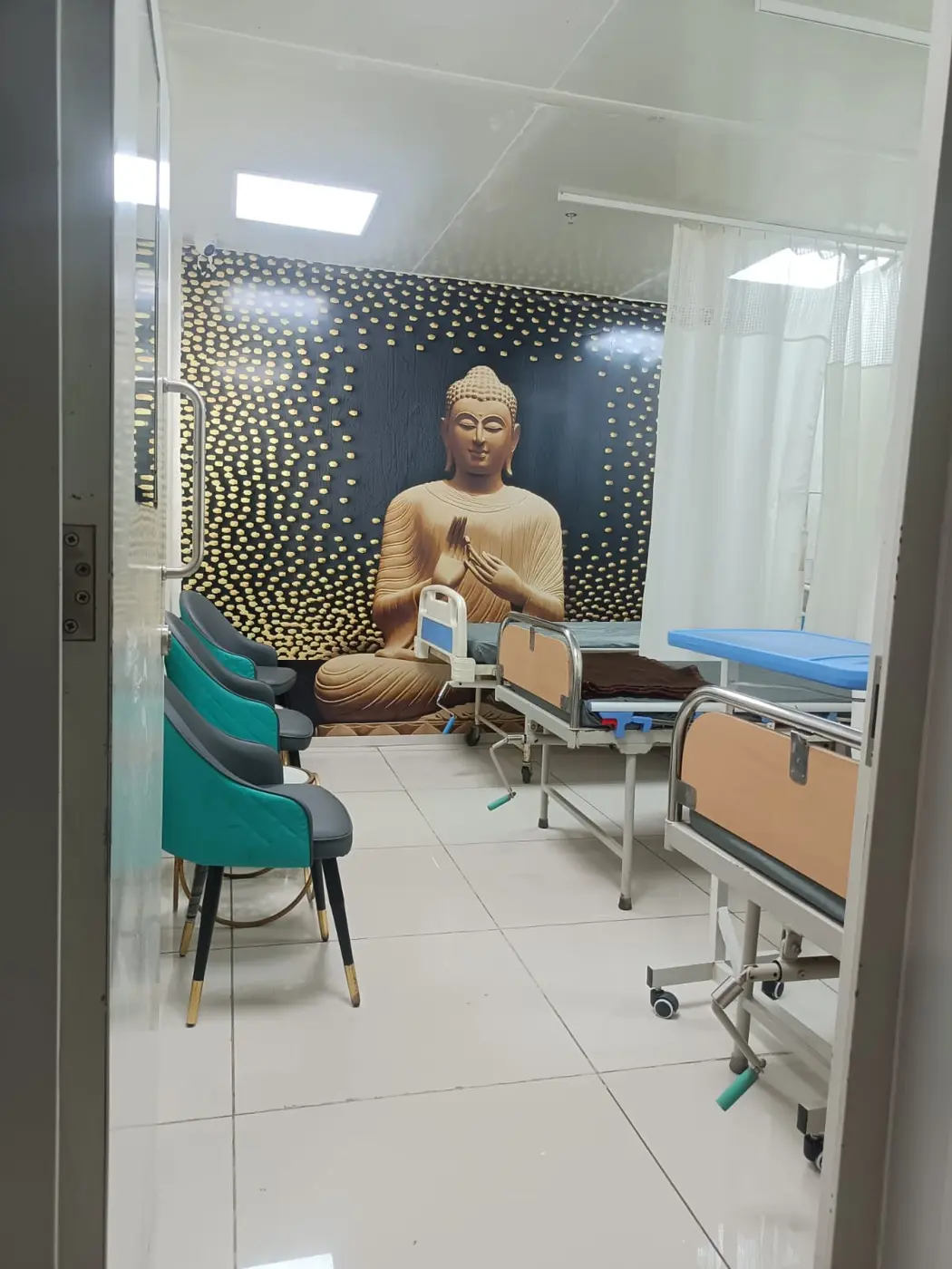 Patient recovery ward at Delhi Eye Care
