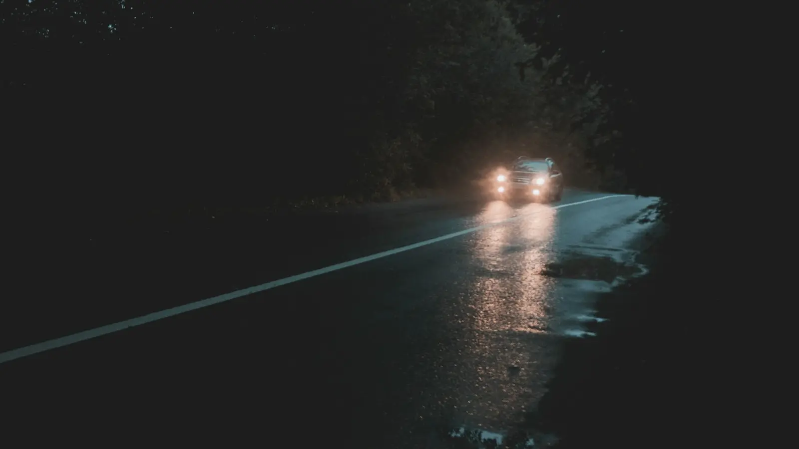 Simulation of glare and halos around headlights