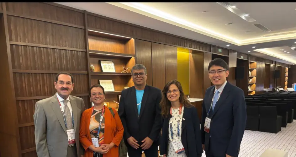 Dr. Shashank Rai Gupta with a group of international retina faculty