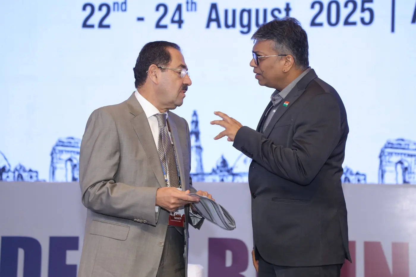 Dr. Shashank Rai Gupta in discussion with international retina faculty
