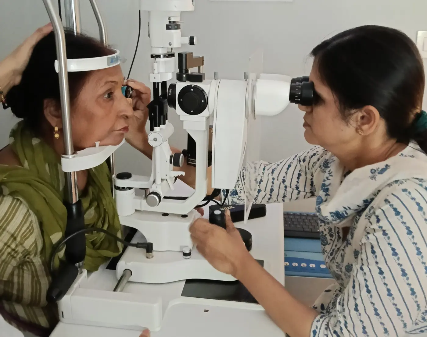Dr. Nidhi Gupta performing gonioscopy during a glaucoma examination at Delhi Eye Care