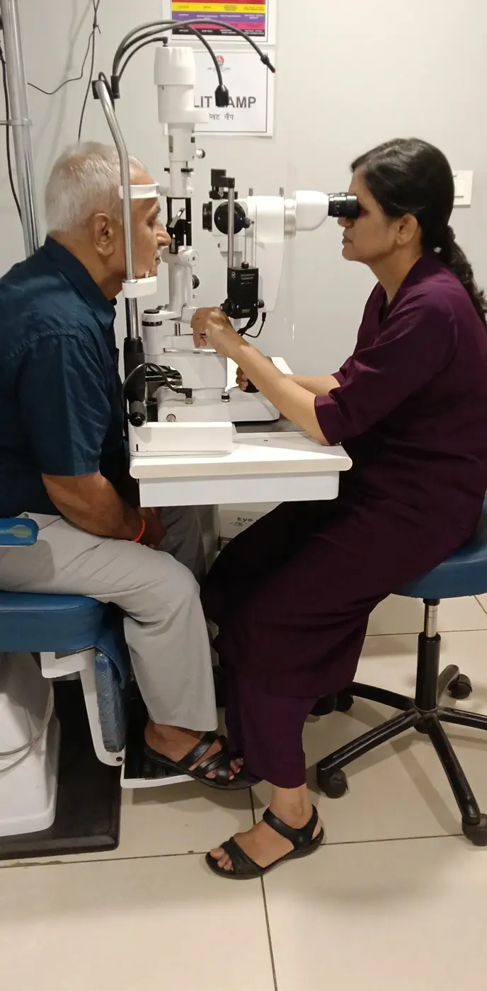 Dr. Nidhi Gupta carefully examining an elderly patient at Delhi Eye Care