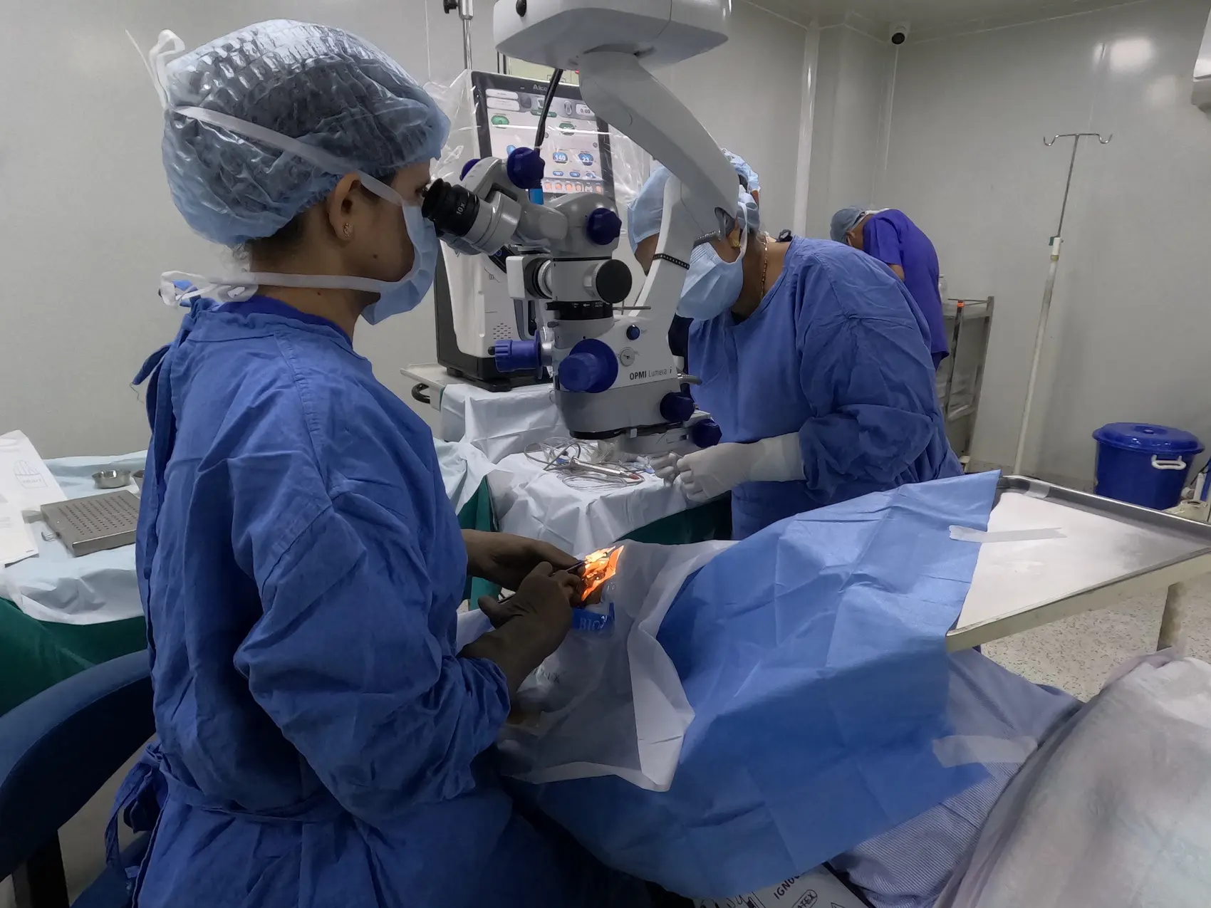 Dr. Nidhi Gupta performing ophthalmic surgery at Delhi Eye Care
