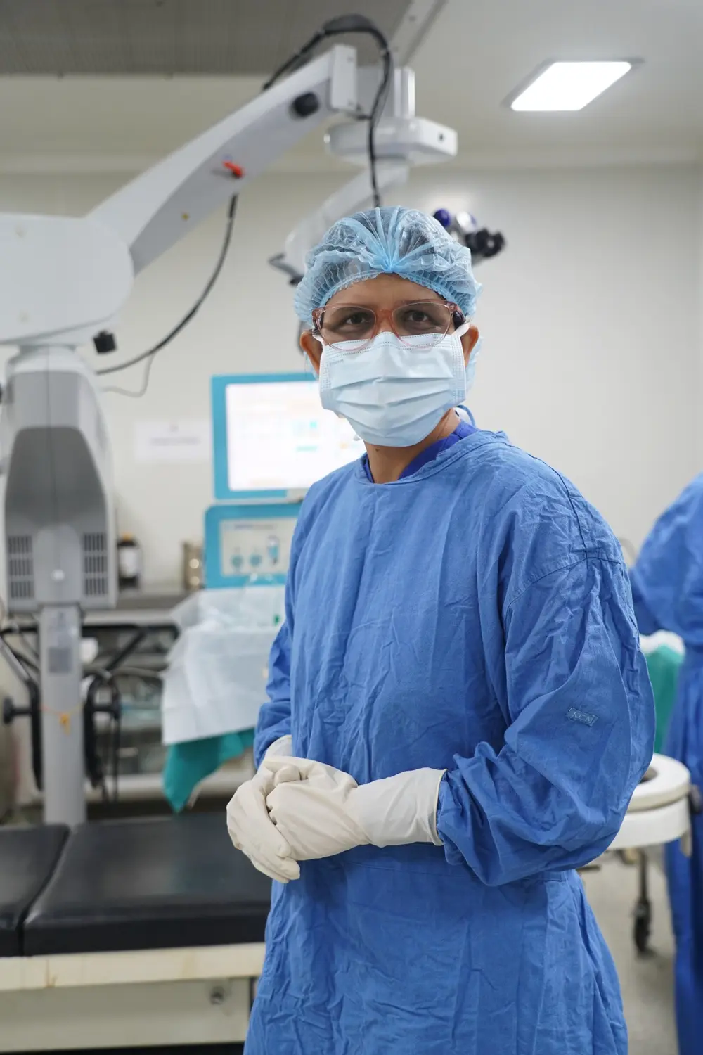 Dr. Nidhi Gupta in the ophthalmic operating theatre at Delhi Eye Care